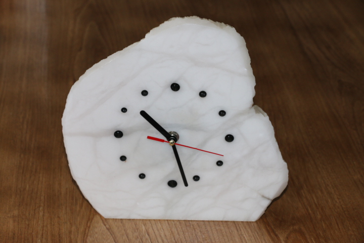 Horloge à poser marbre blanc