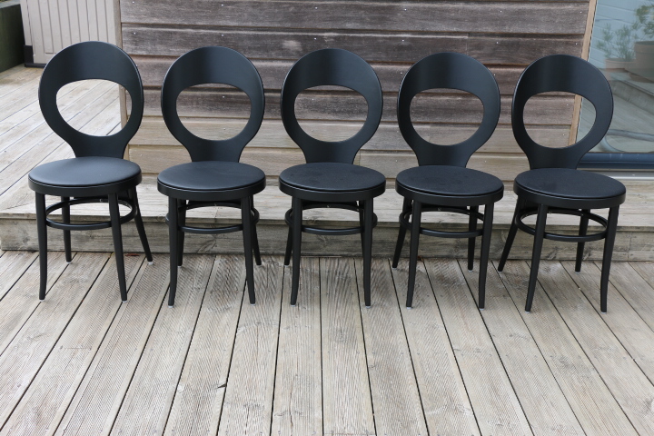 5 chaises BAUMANN mouette noires skaï noir