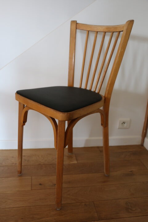 Chaise BAUMANN N°12 skaï noir hêtre clair