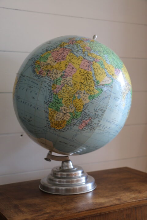Globe terrestre GIRARD ET BARRERE 1960 (RESERVE)