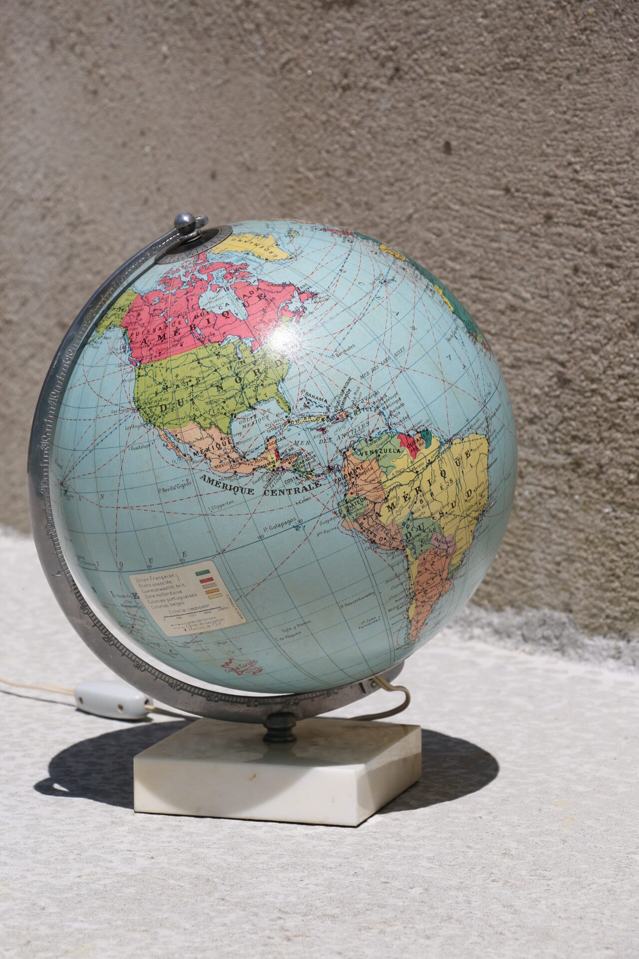 Globe terrestre lumineux TARIDE verre et marbre