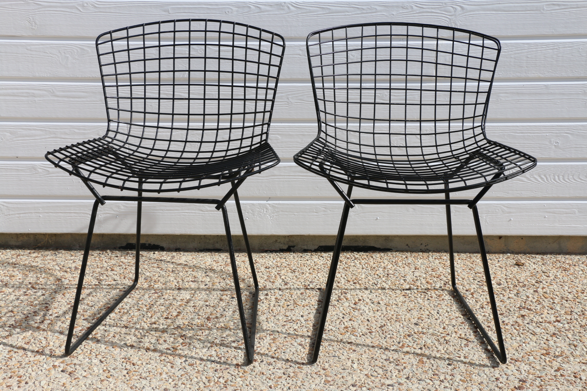 2 chaises Bertoia noire (brins d’assise cassés)