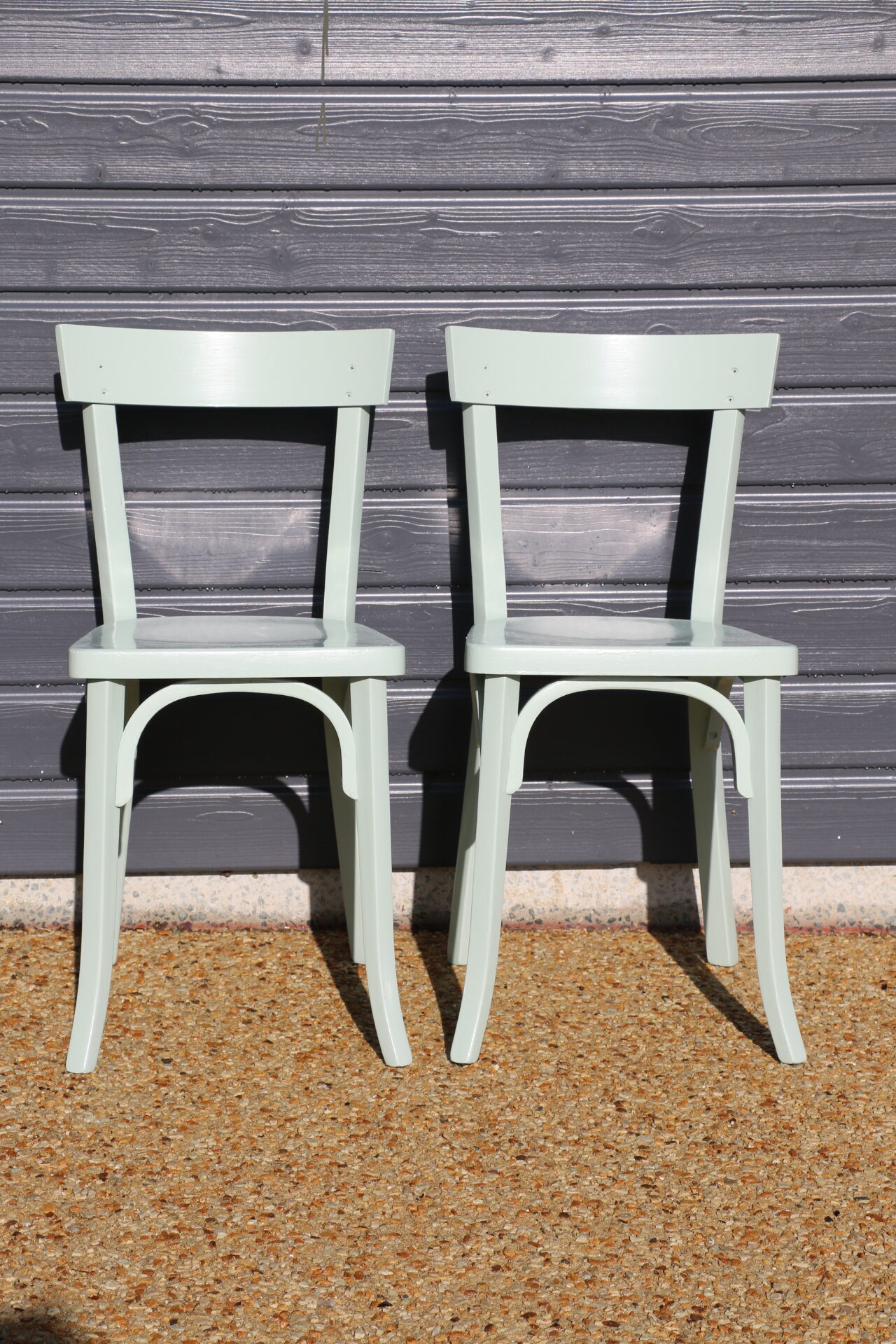 2 chaises BAUMANN N°18 vert amertume