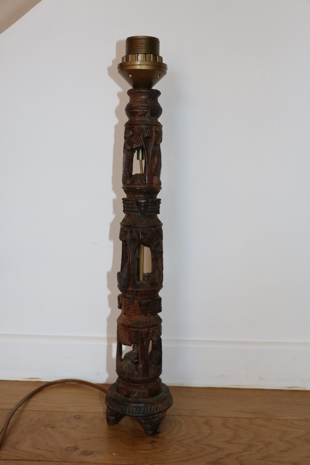 Pied de lampe ancien d'occasion - Ameublement