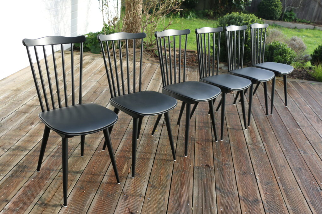8 chaises BAUMANN V5 noires
