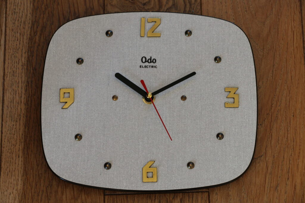 Horloge Odo formica bleu gris