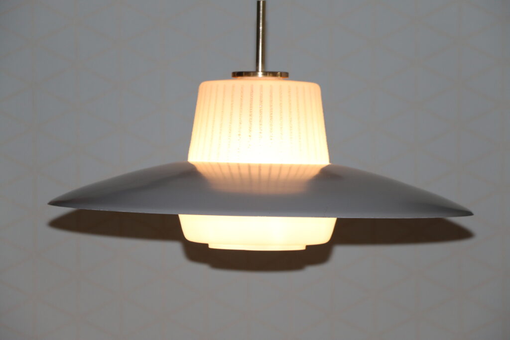 Suspension opaline acier laqué et laiton