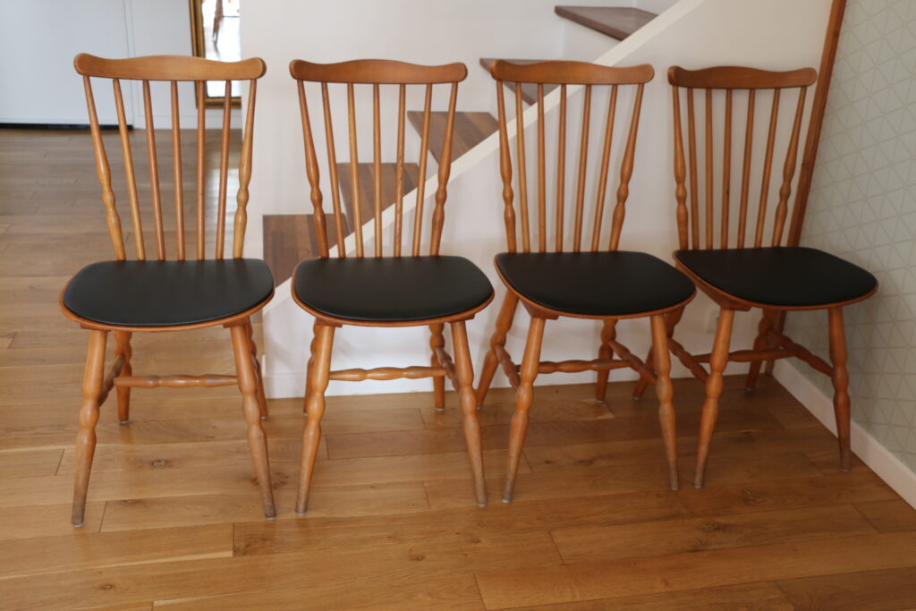 4 chaises BAUMANN Tacoma skaï noir hêtre clair