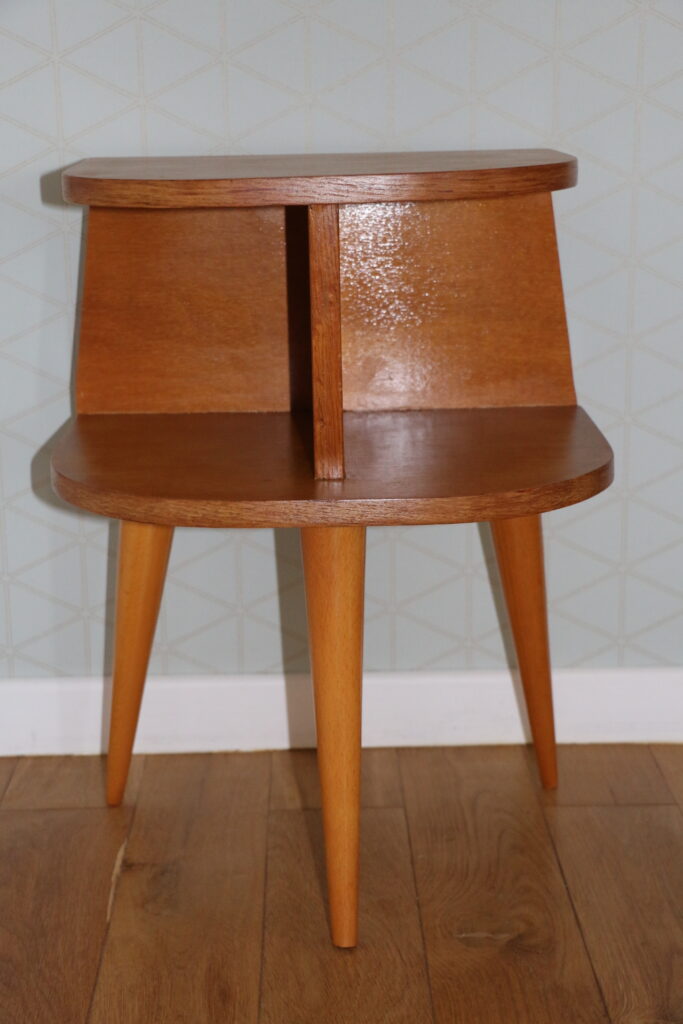 Chevet tripode plaqué chêne 1950