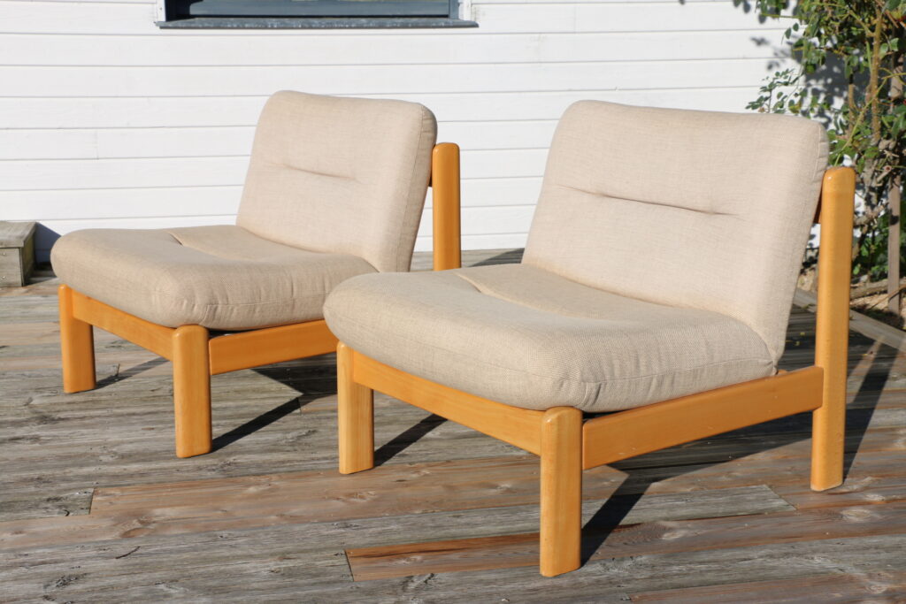 Paire chauffeuses bois et tissu 1980