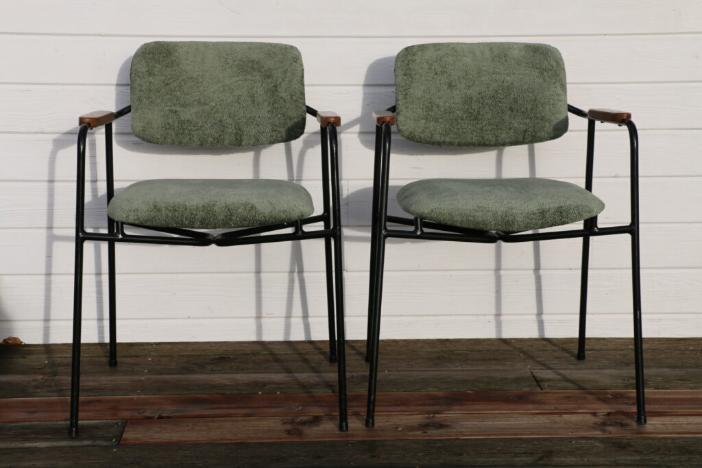 2 fauteuils modernistes tissu vert