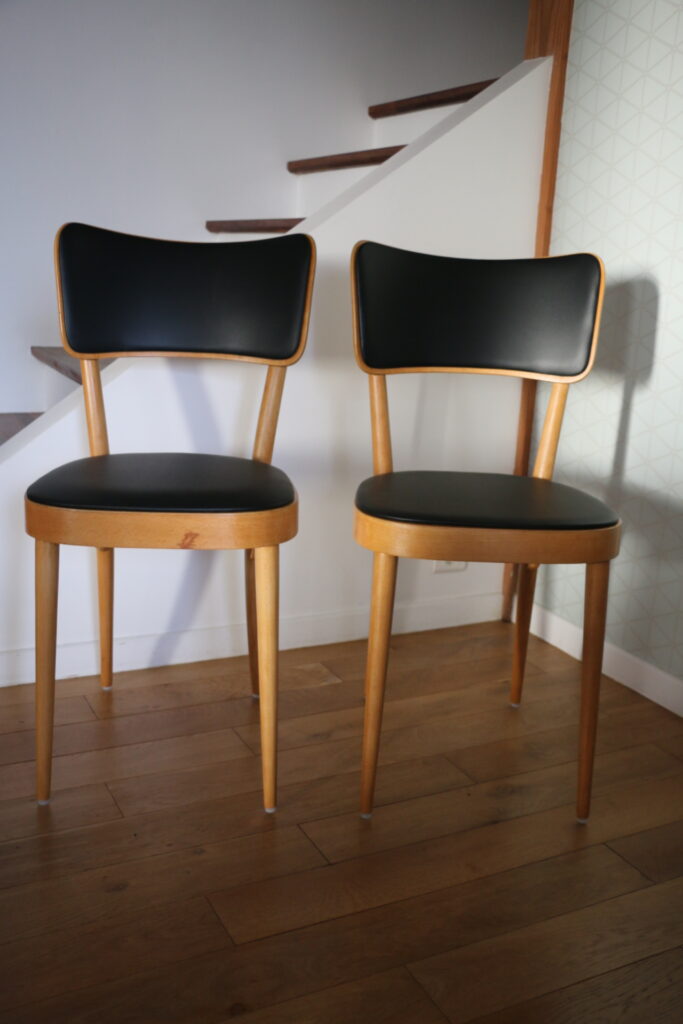 2 chaises BAUMANN dos large skaï noir 