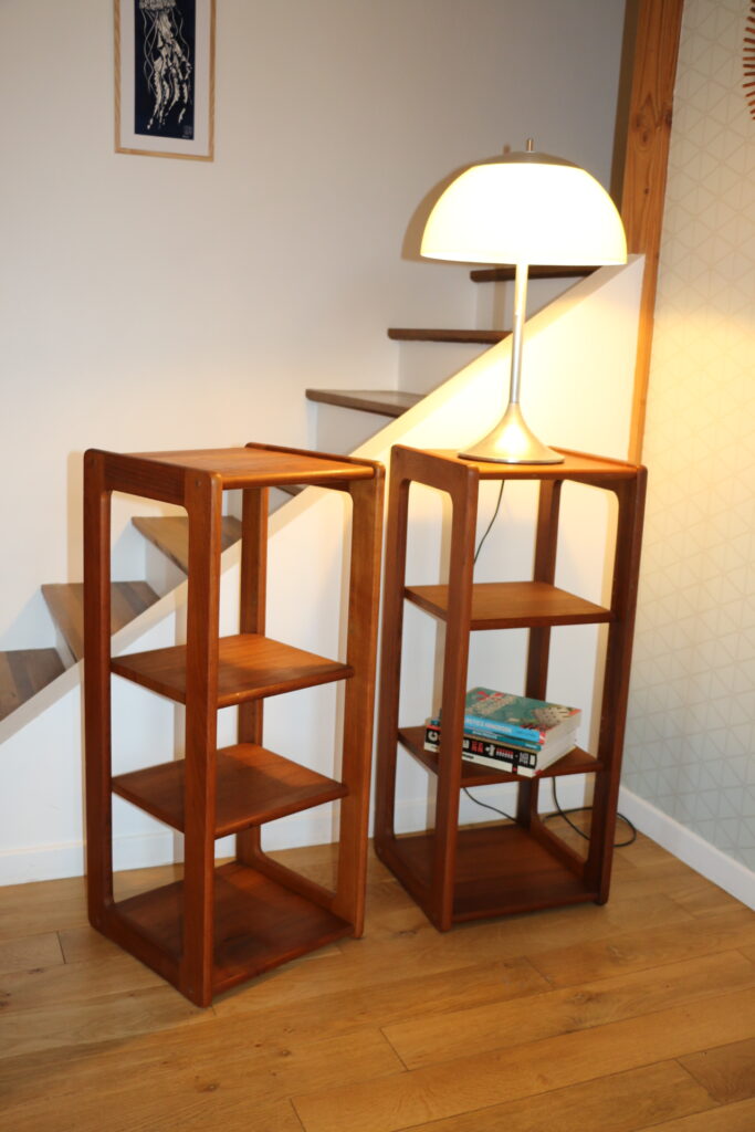 Paire de colonnes étagères teck