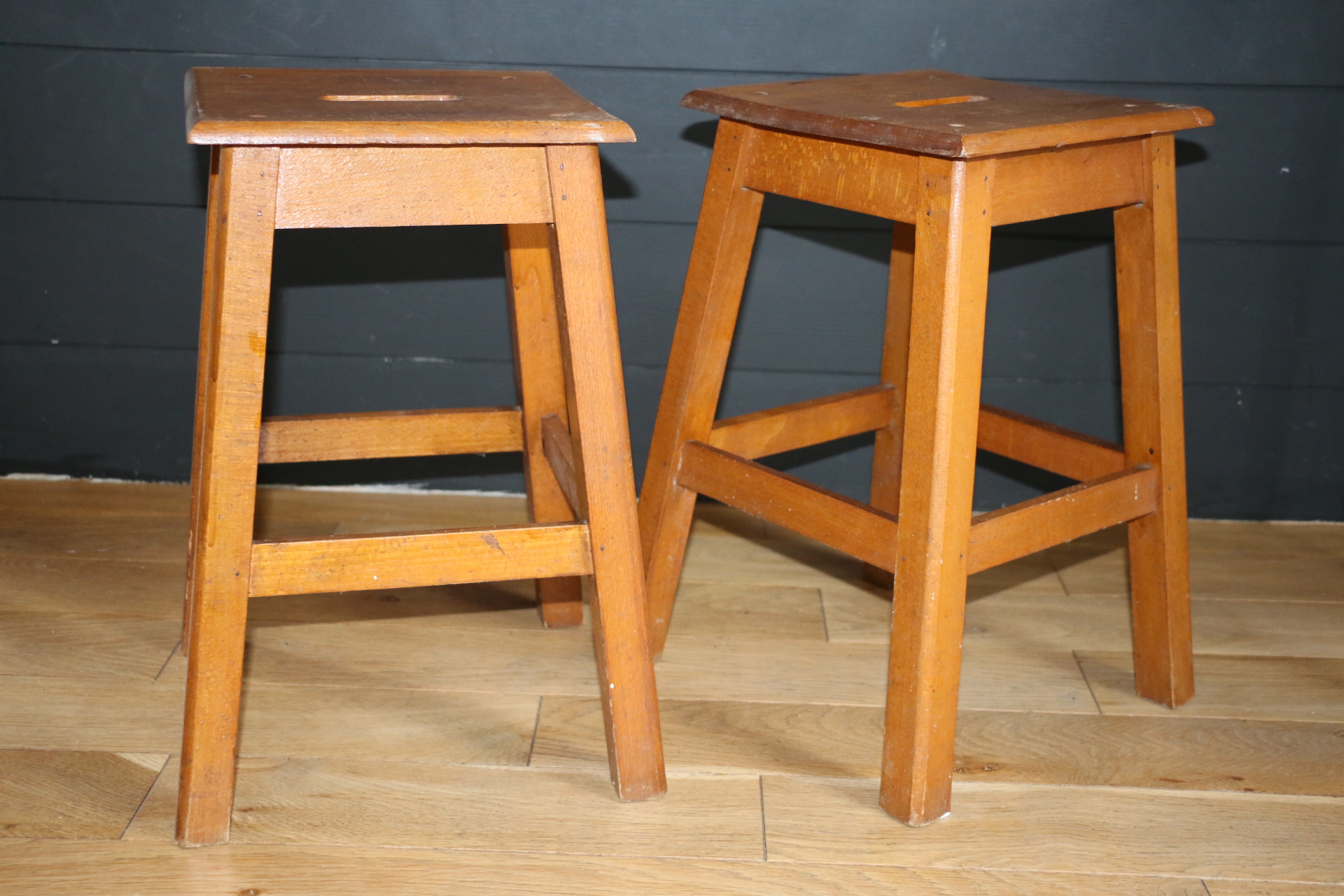 Paire De Tabourets Vintage En Pin Massif – Style Scandinave – 35 Cm