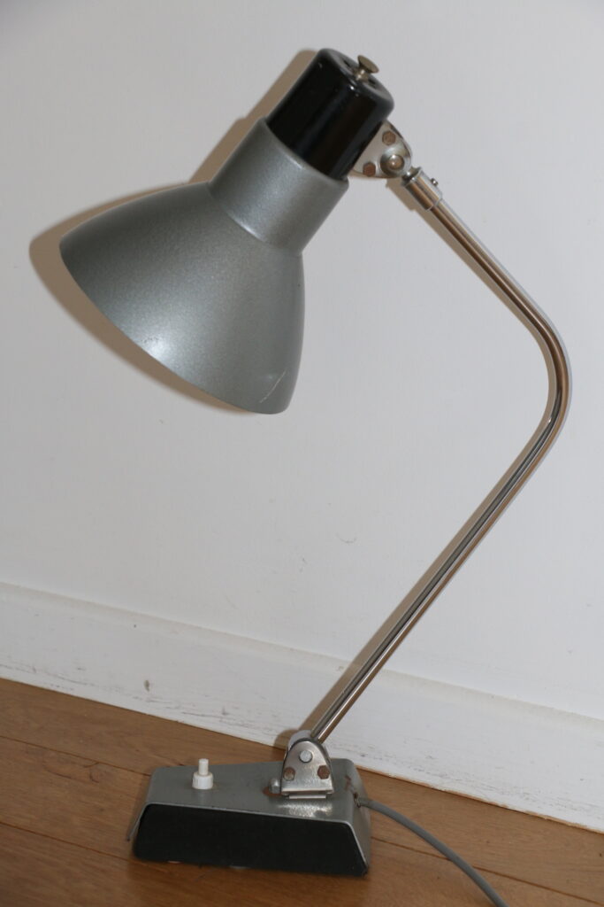 Lampe d&rsquo;atelier vert martelé 1950