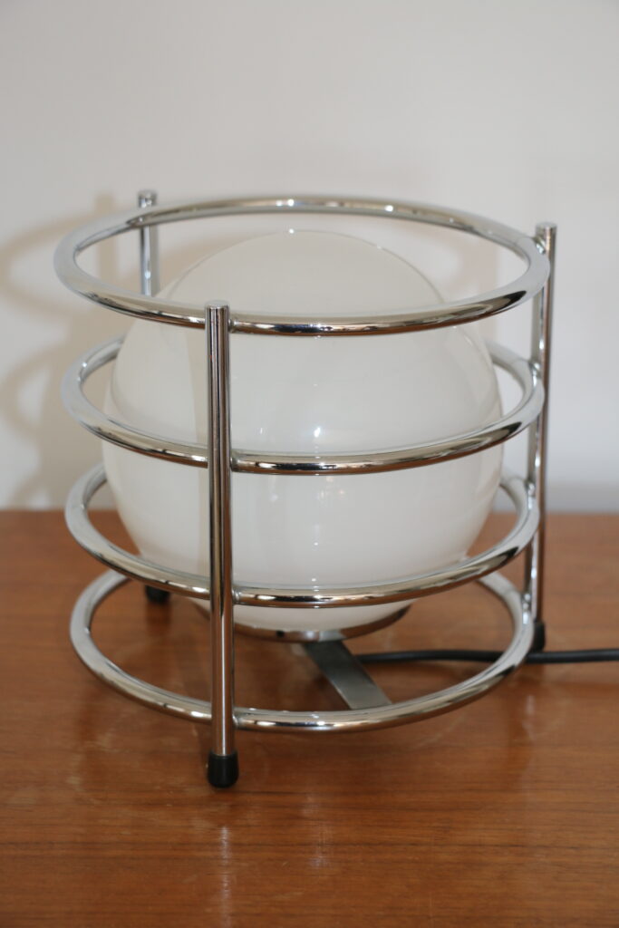 Lampe chromée et opaline