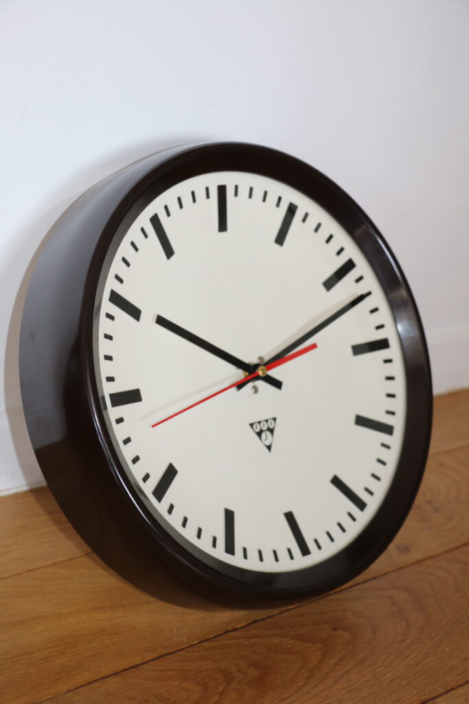 Horloge murale bakélite Pragotron