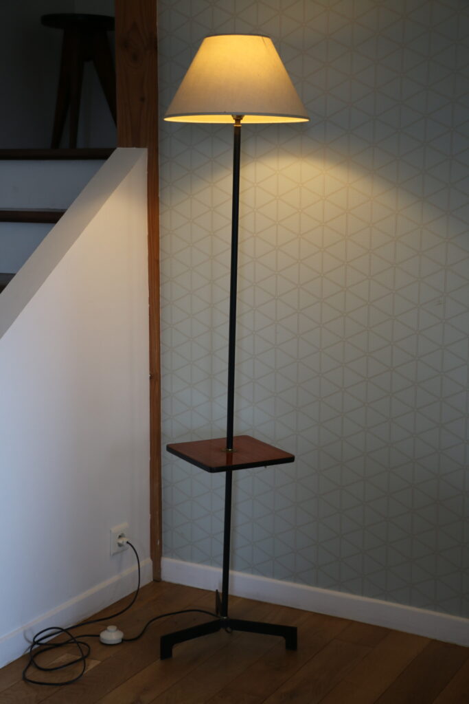 Lampadaire moderniste métal bois