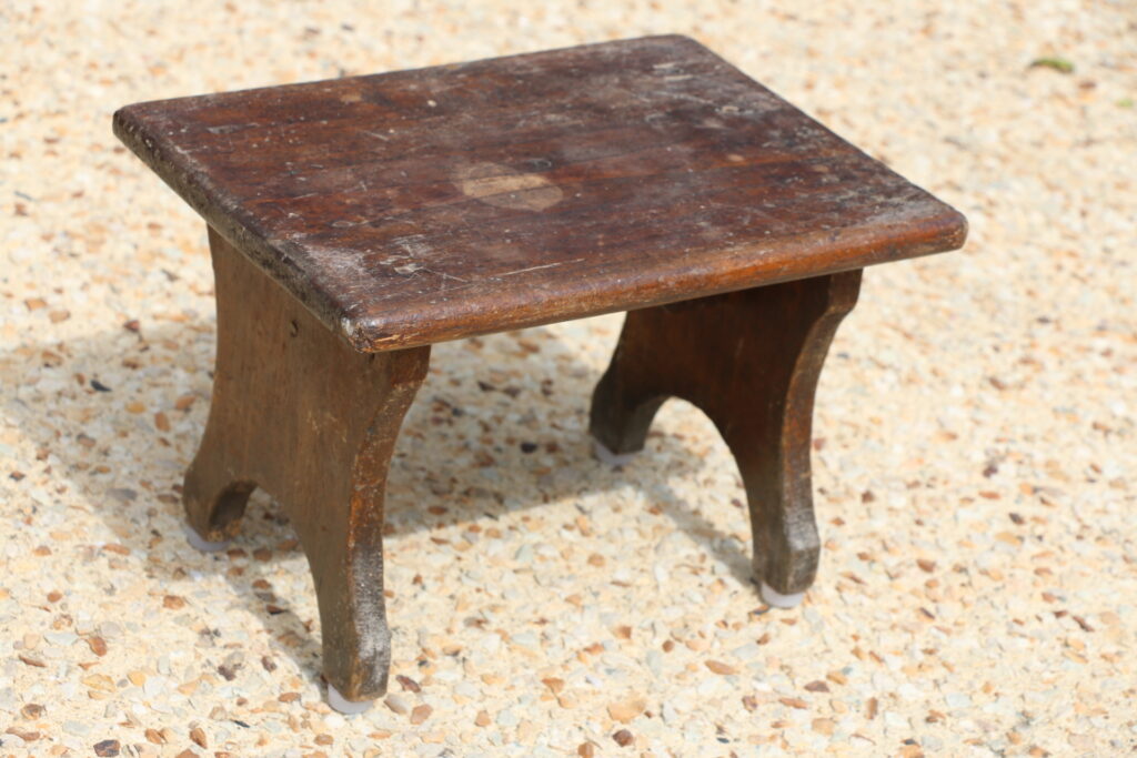 Tabouret /repose pieds bois artisanal