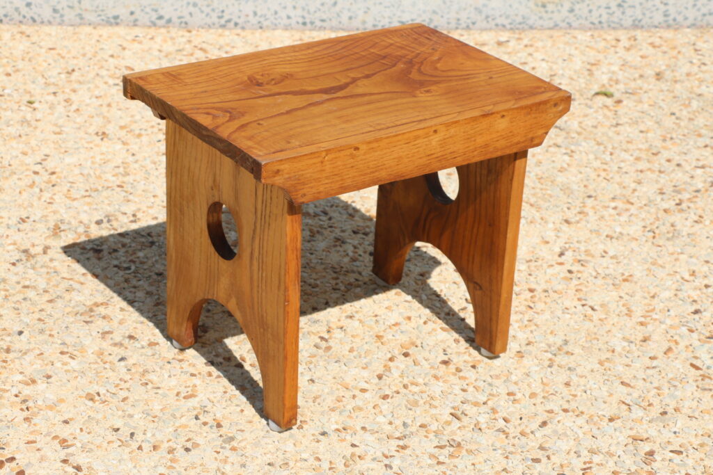 Tabouret /repose pieds bois artisanal