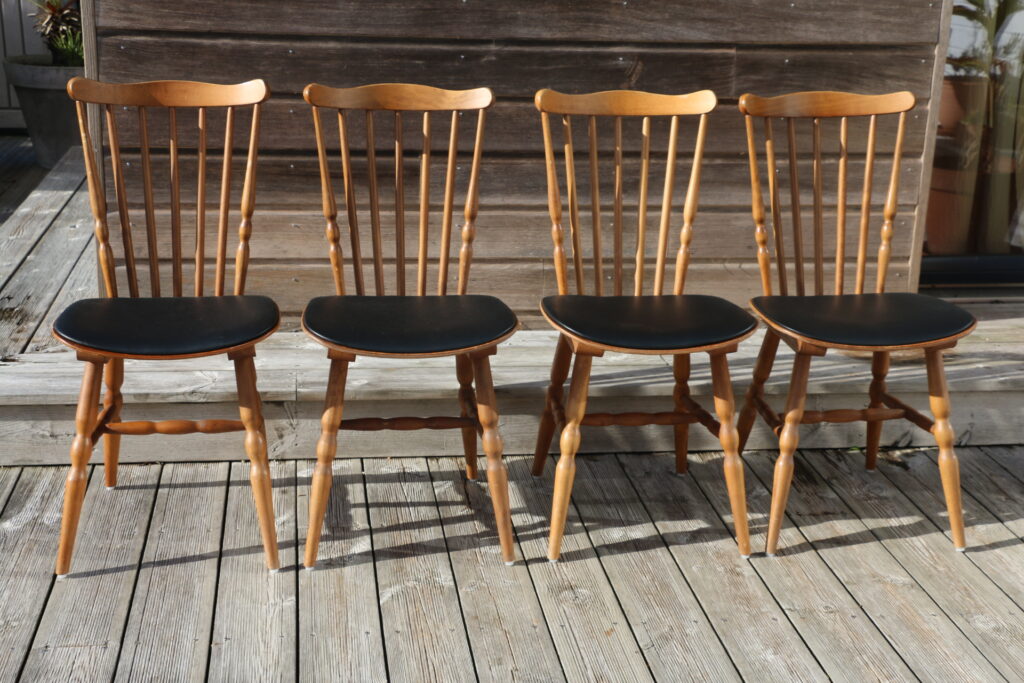 4 chaises BAUMANN Tacoma skaï noir hêtre moyen