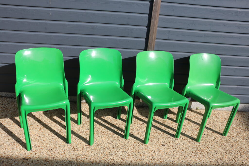 Série de 4 chaises Selene Magistretti verte
