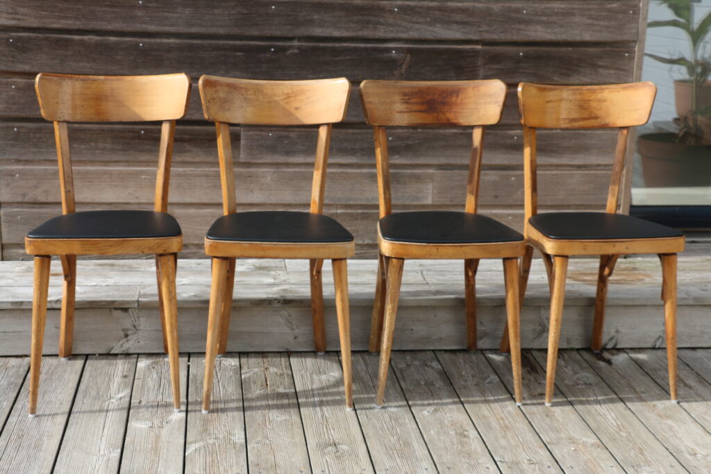4 chaises bistrot skaï noir hêtre foncé 1960